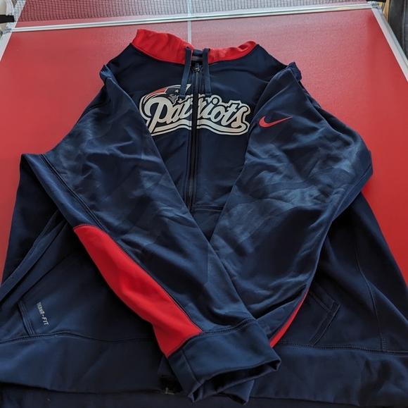 Patriots Nike therma fit hoodie - Picture 4 of 4